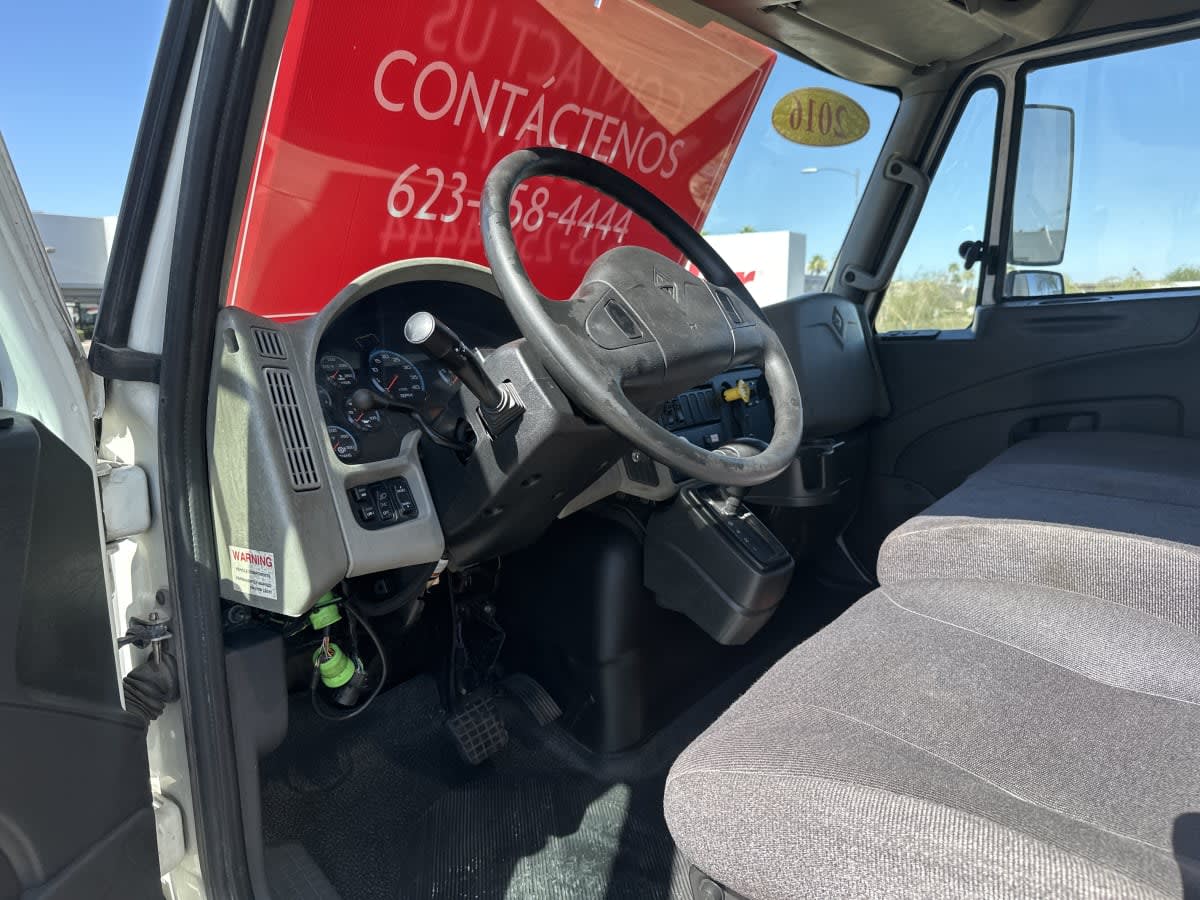 2016 International 4300 - image 7