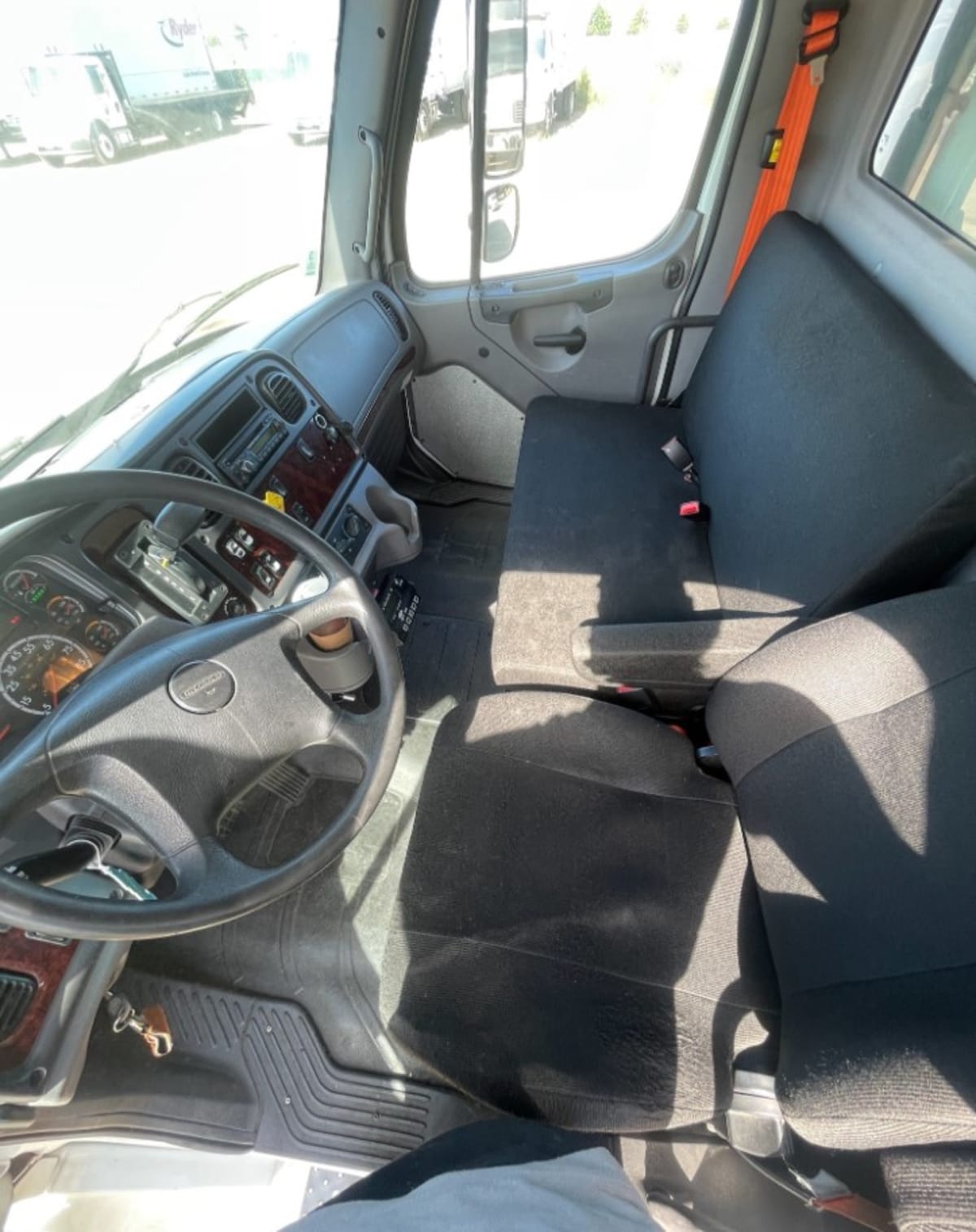 2016 Freightliner/Mercedes M2 106 371464