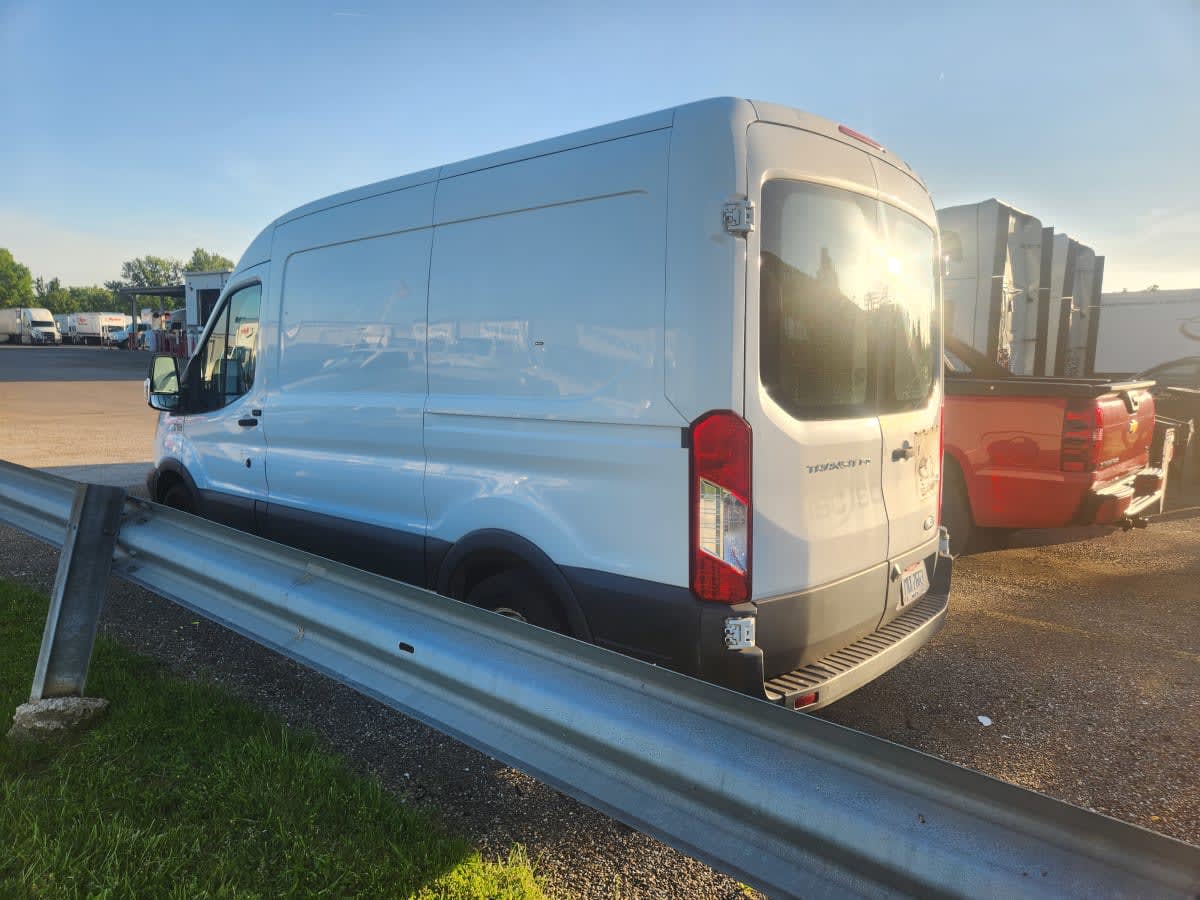 2015 Ford Motor Company TRANSIT 150 371926