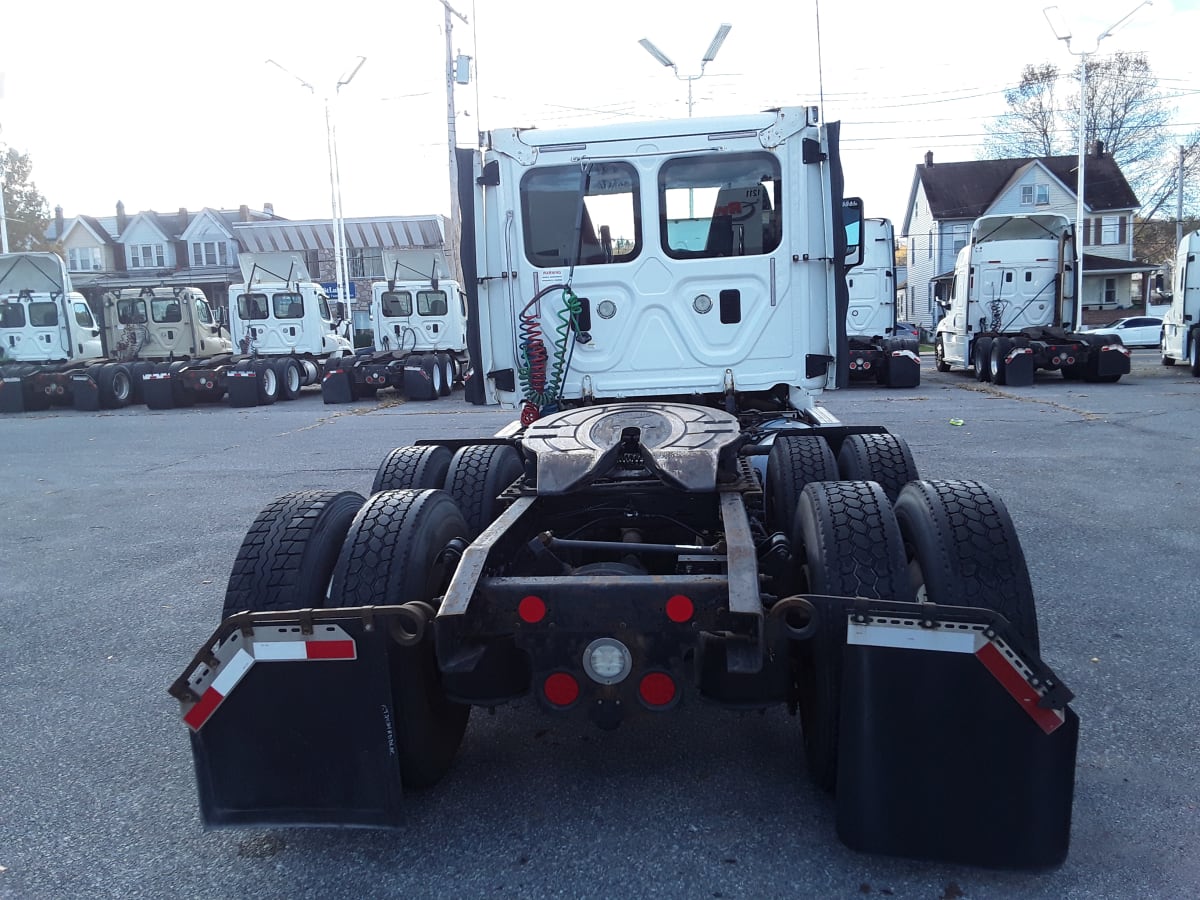 2016 Freightliner/Mercedes CASCADIA 125 372105