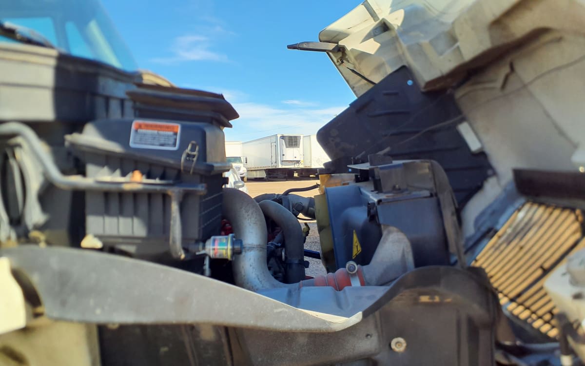 2015 International 4300 - image 13