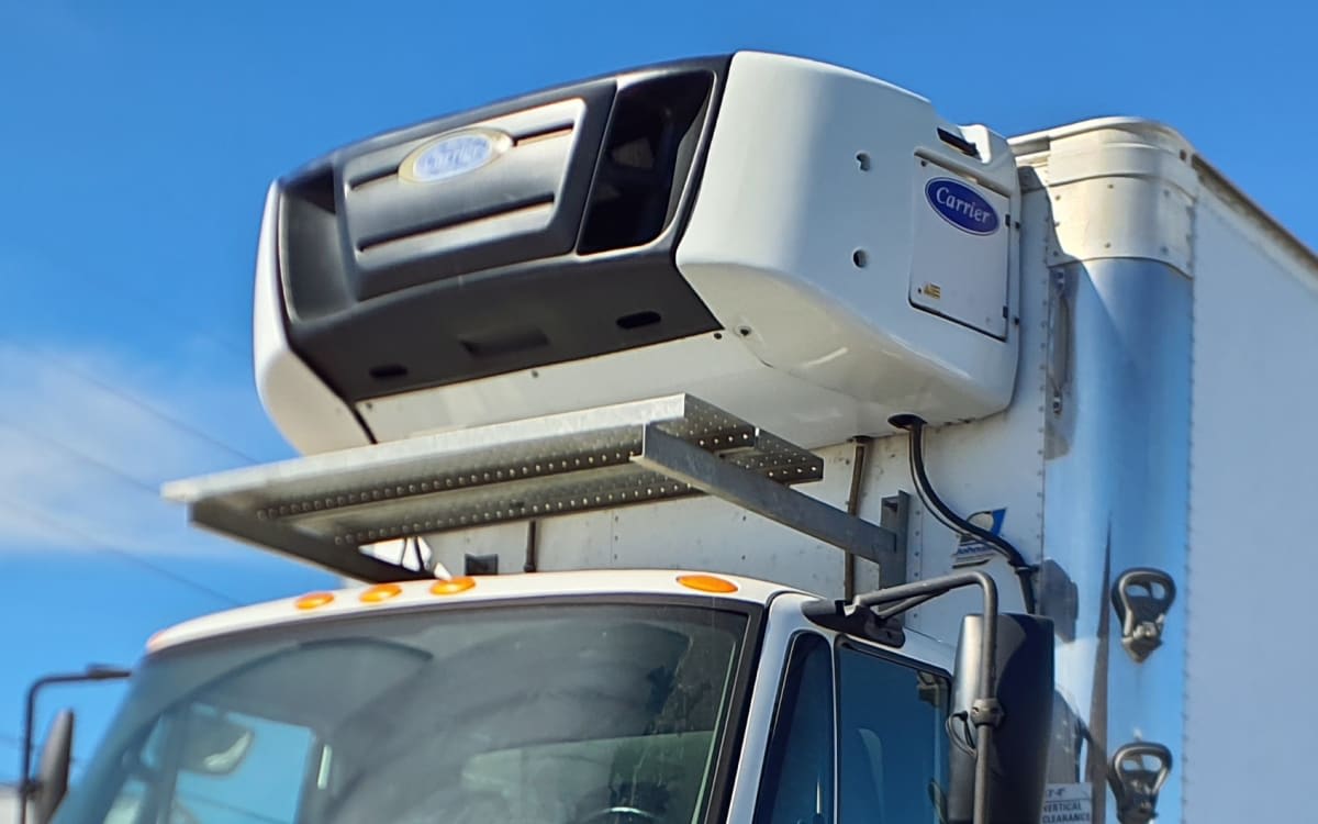 2015 International 4300 - image 7