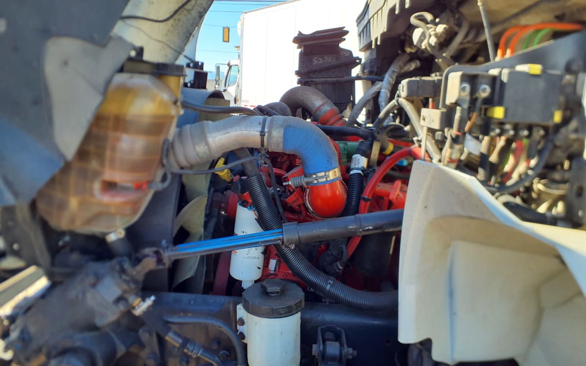 2015 International 4300 - image 10