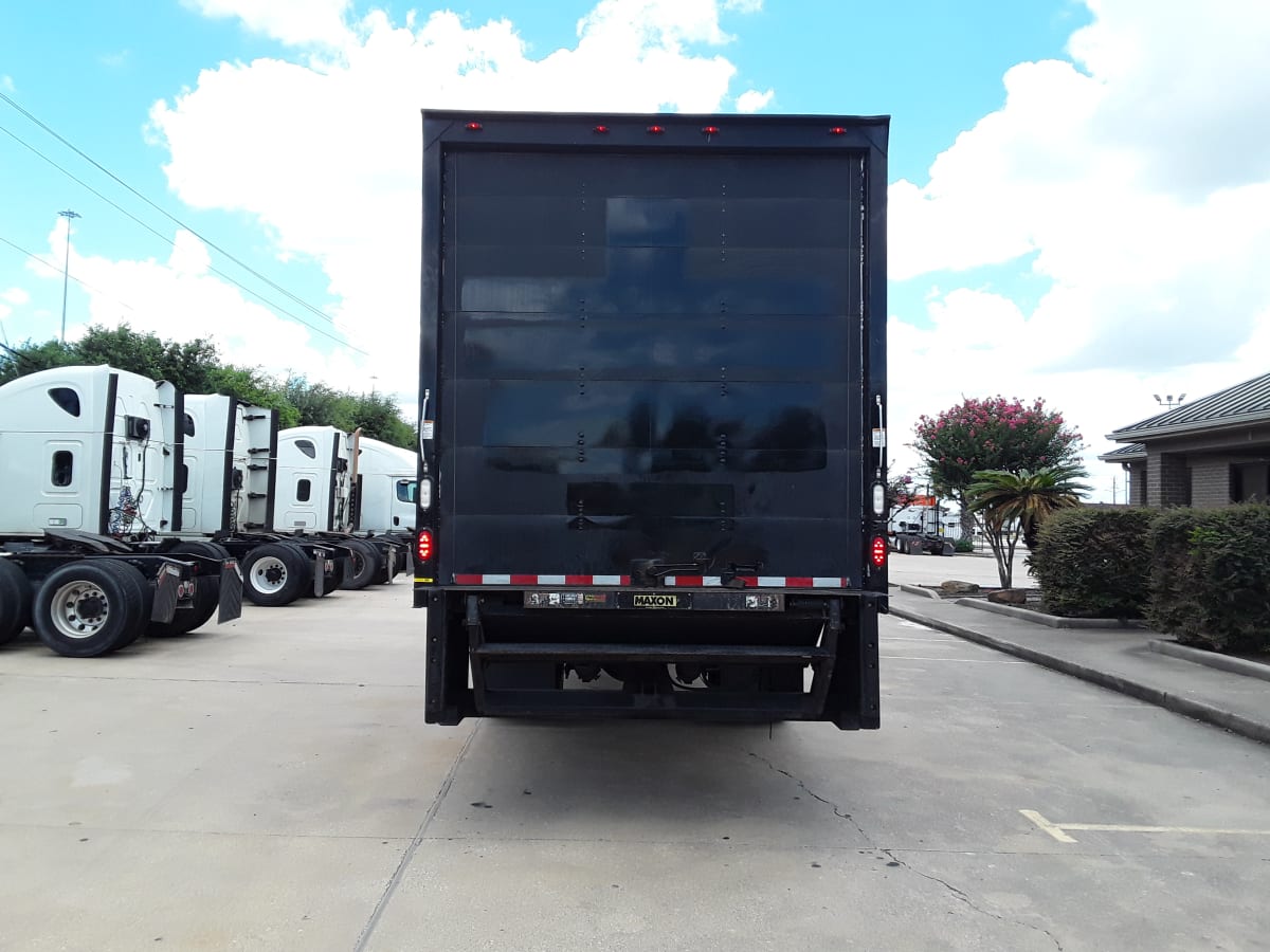 2016 Freightliner/Mercedes M2 106 372910