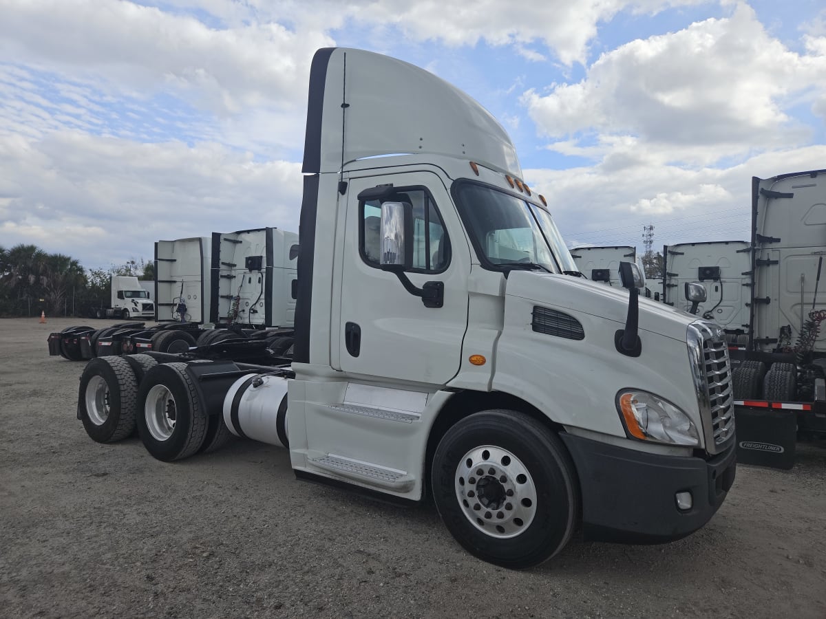 2016 Freightliner/Mercedes CASCADIA 113 373419