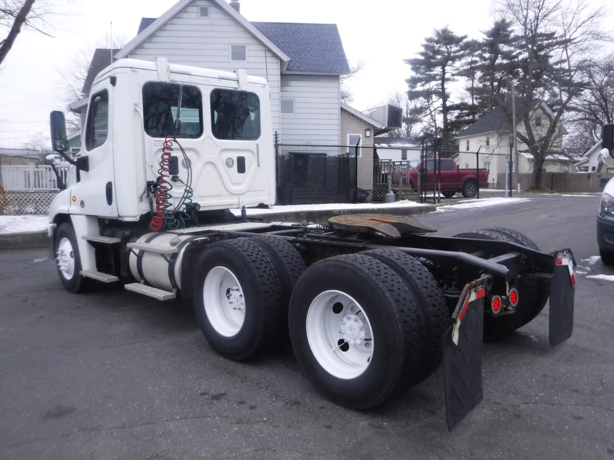 2015 Freightliner/Mercedes CASCADIA 125 375438