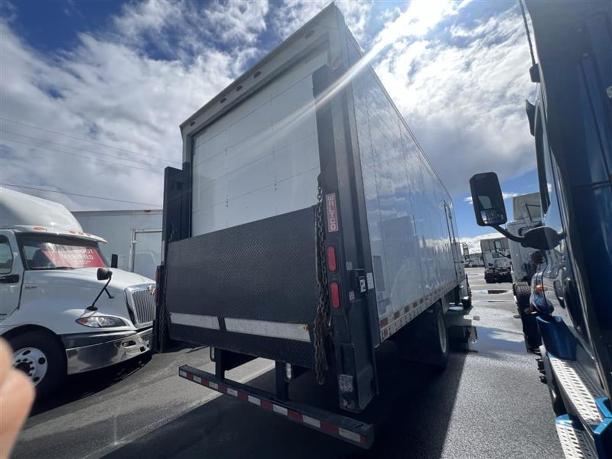 2016 Freightliner/Mercedes M2 106 379051