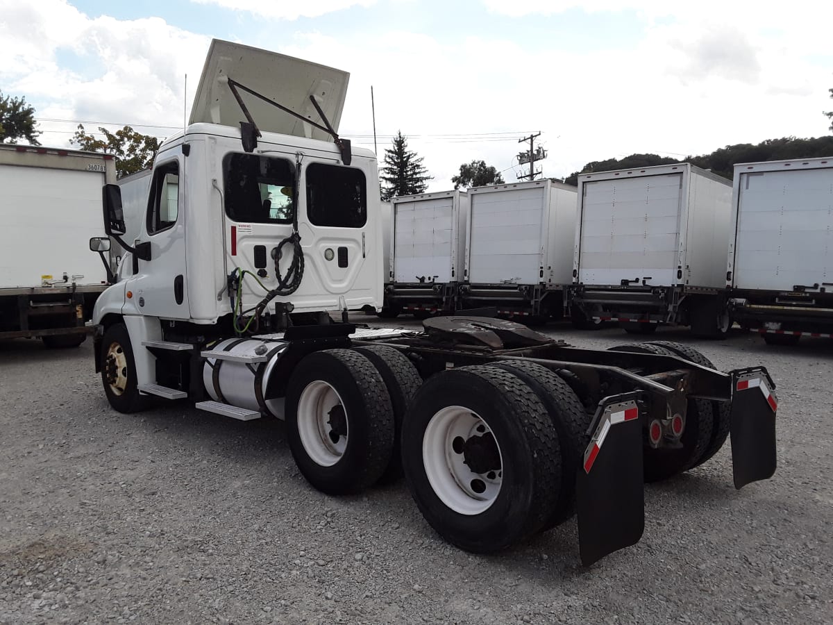 2015 Freightliner/Mercedes CASCADIA 125 379868