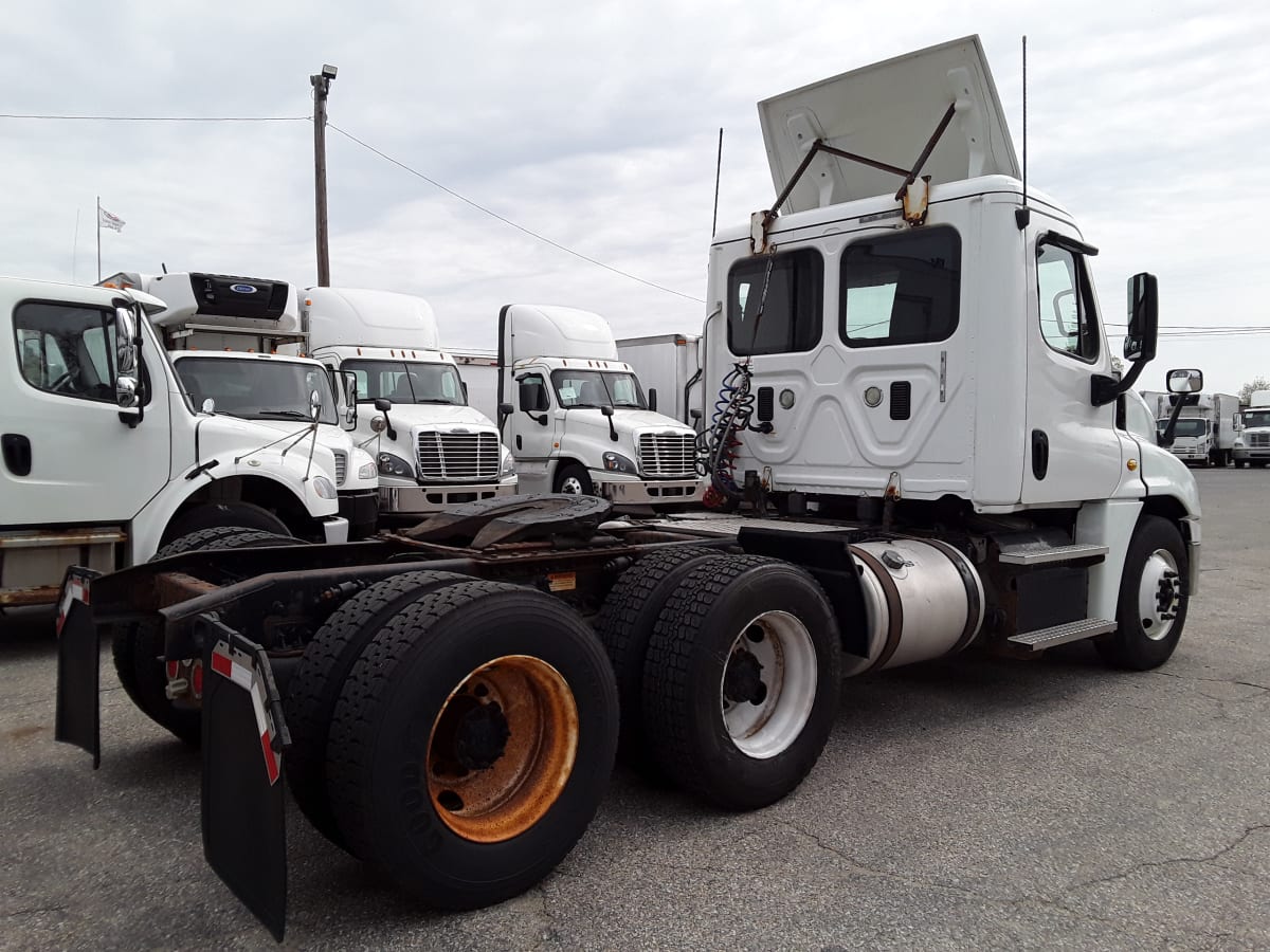 2015 Freightliner/Mercedes CASCADIA 125 379870