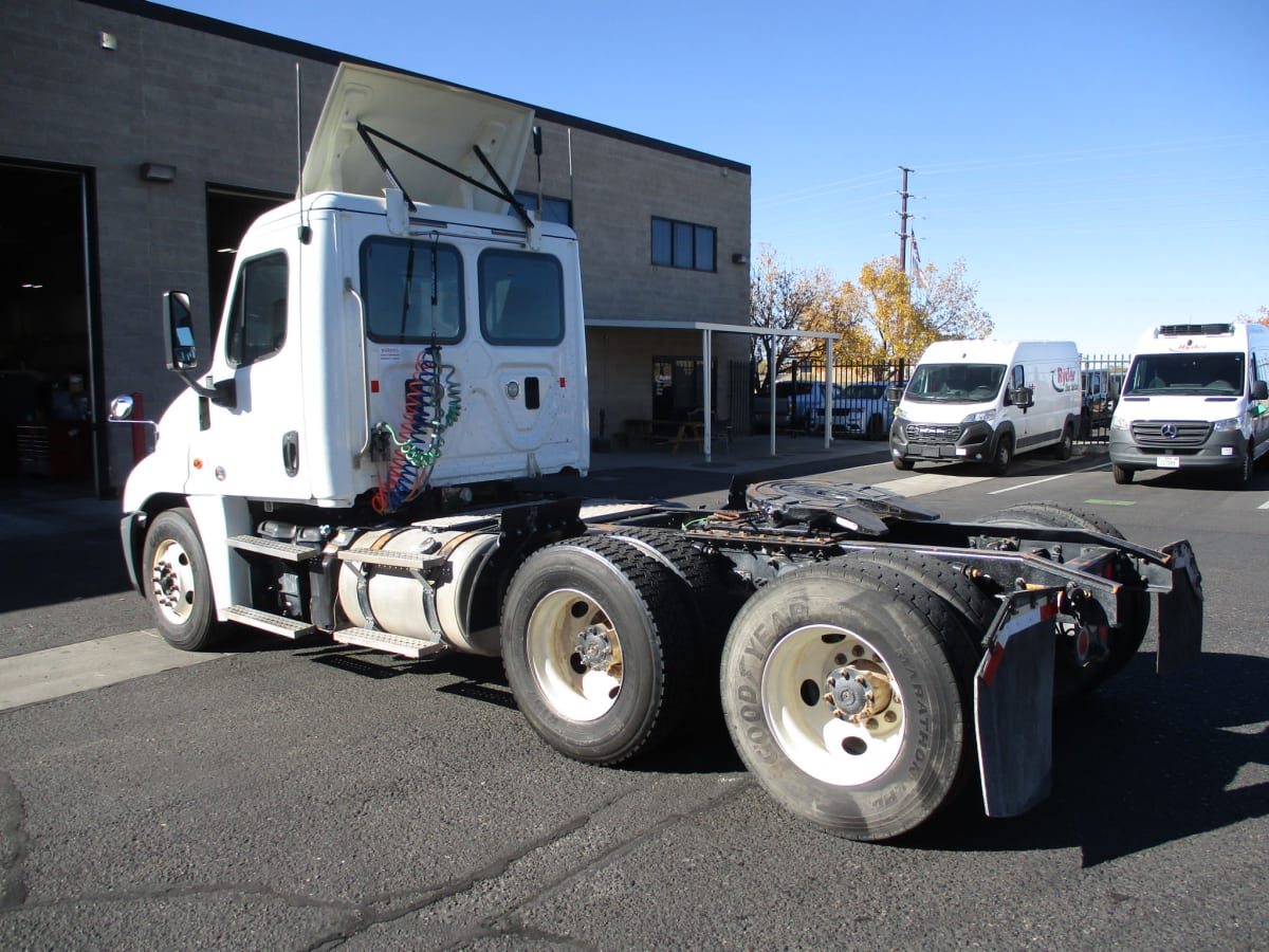 2016 Freightliner/Mercedes CASCADIA 125 380877