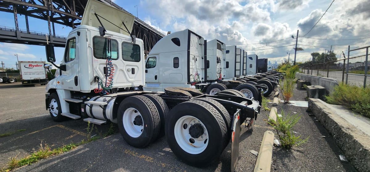 2016 Freightliner/Mercedes CASCADIA 125 381560