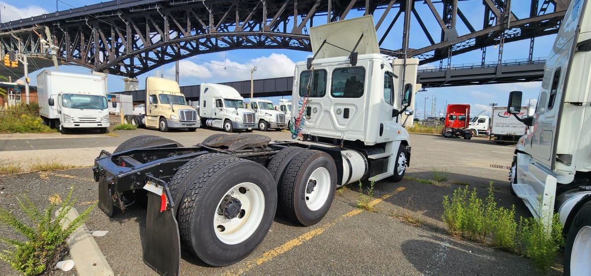 2016 Freightliner/Mercedes CASCADIA 125 381560