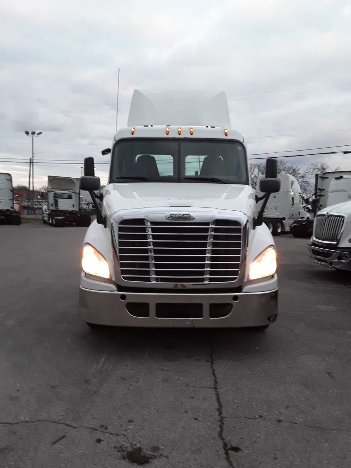 2016 Freightliner/Mercedes CASCADIA 125 381683