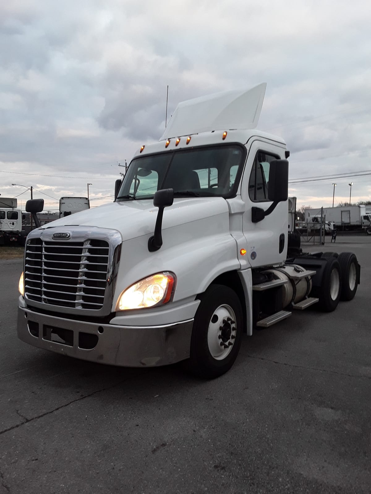 2016 Freightliner/Mercedes CASCADIA 125 381683