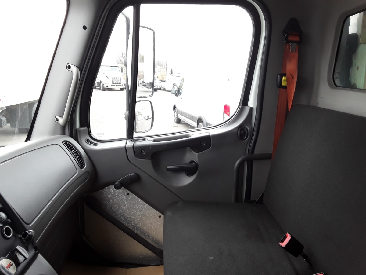 2016 Freightliner/Mercedes M2 106 383021