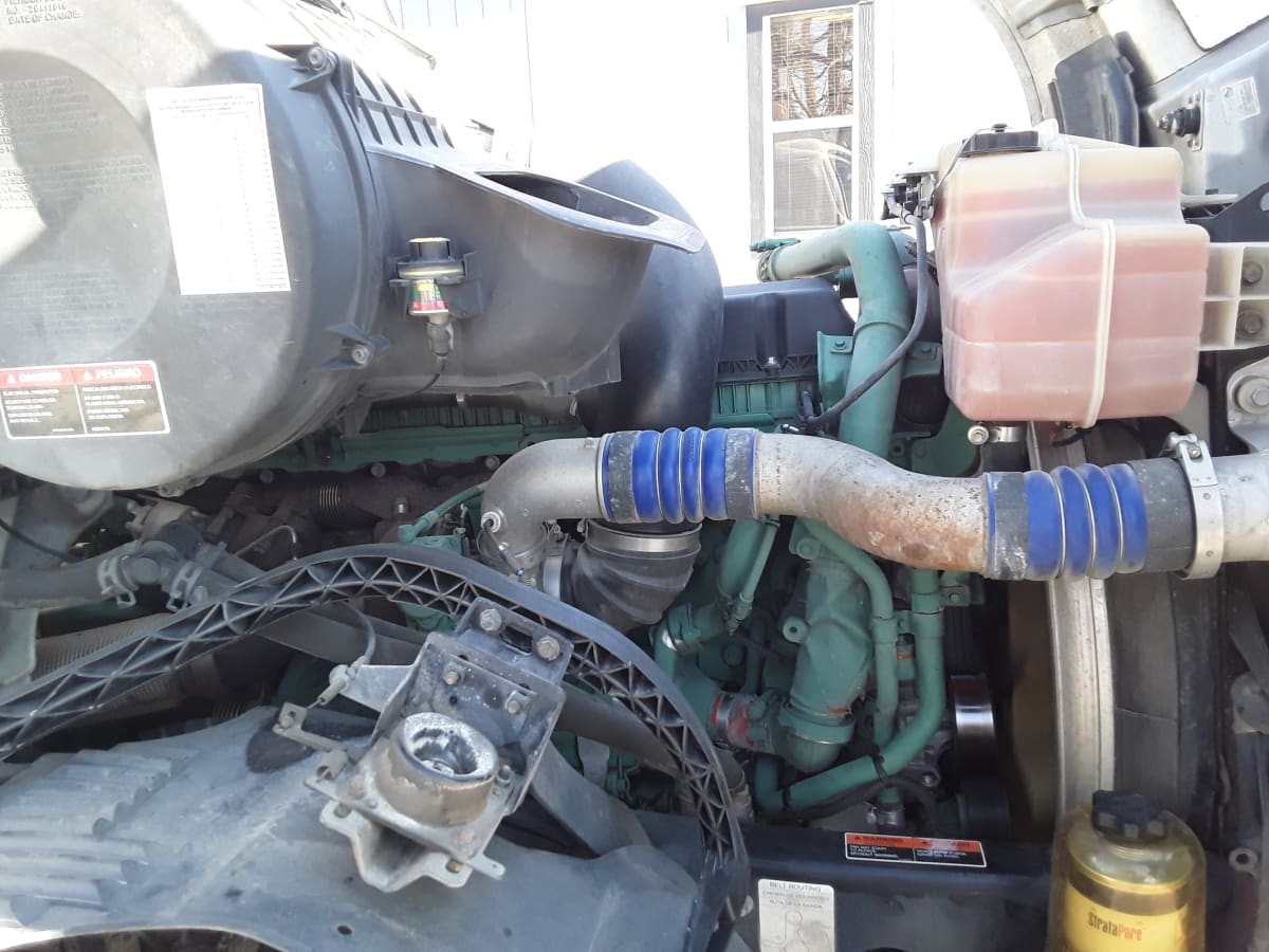 2016 Volvo - image 4