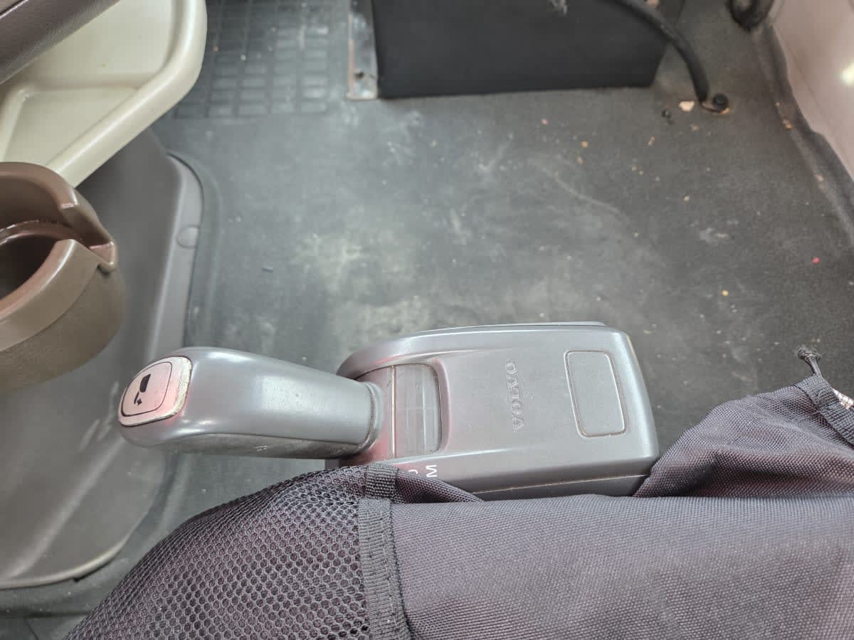 2016 Volvo - image 9