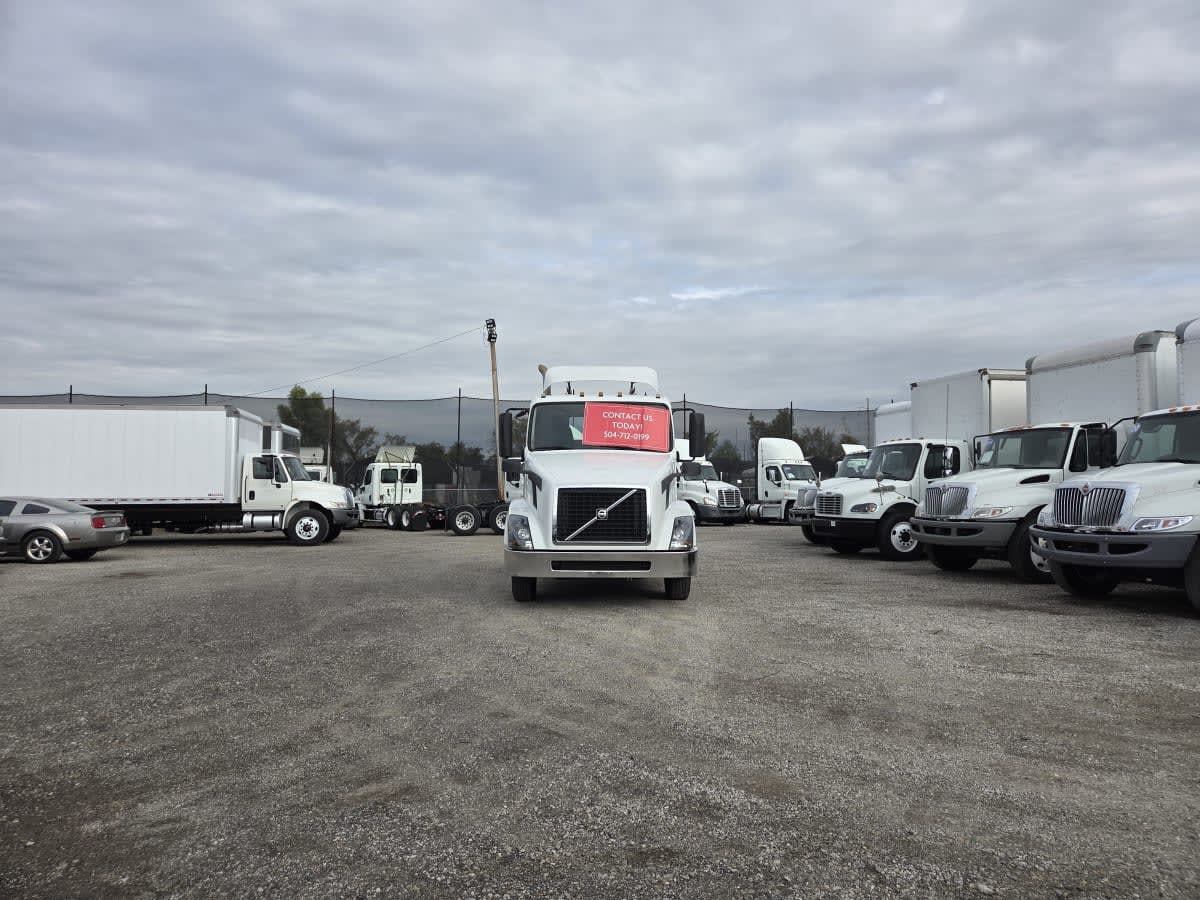 2016 Volvo - image 2