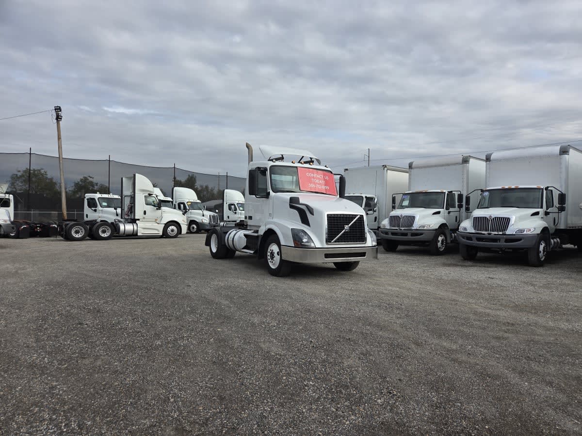 2016 Volvo - image 3