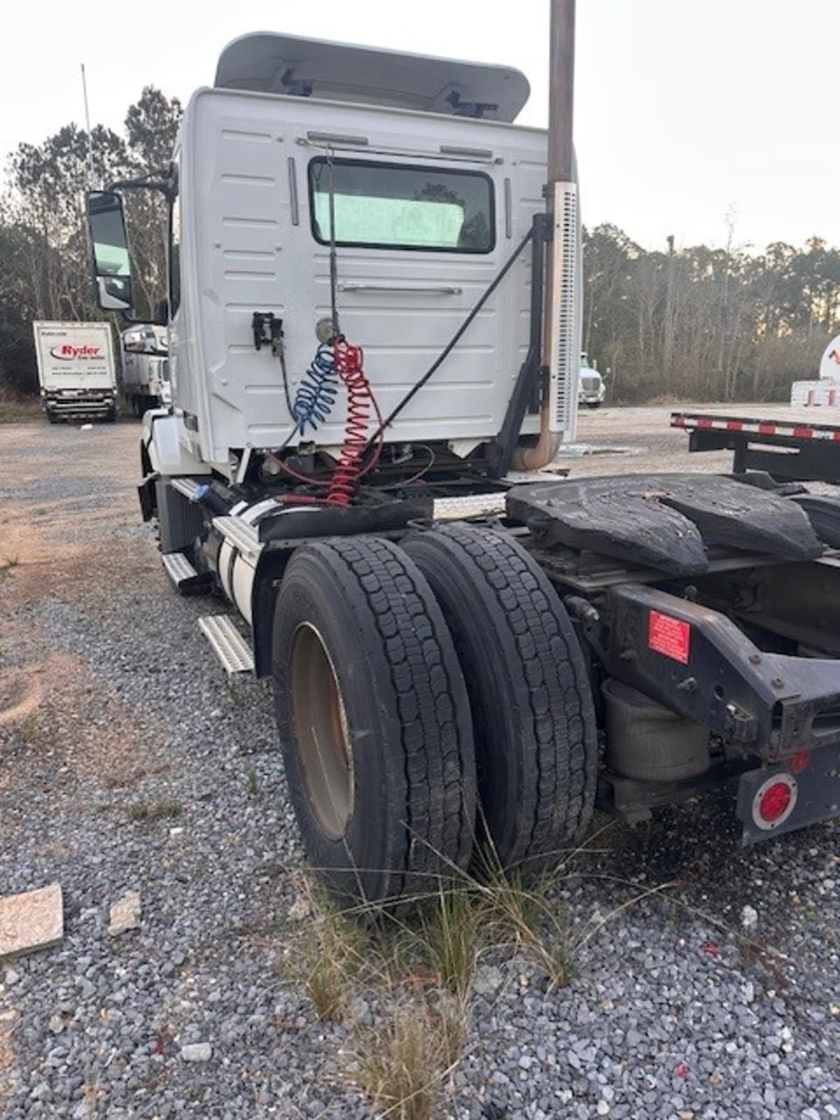 2016 Volvo - image 3