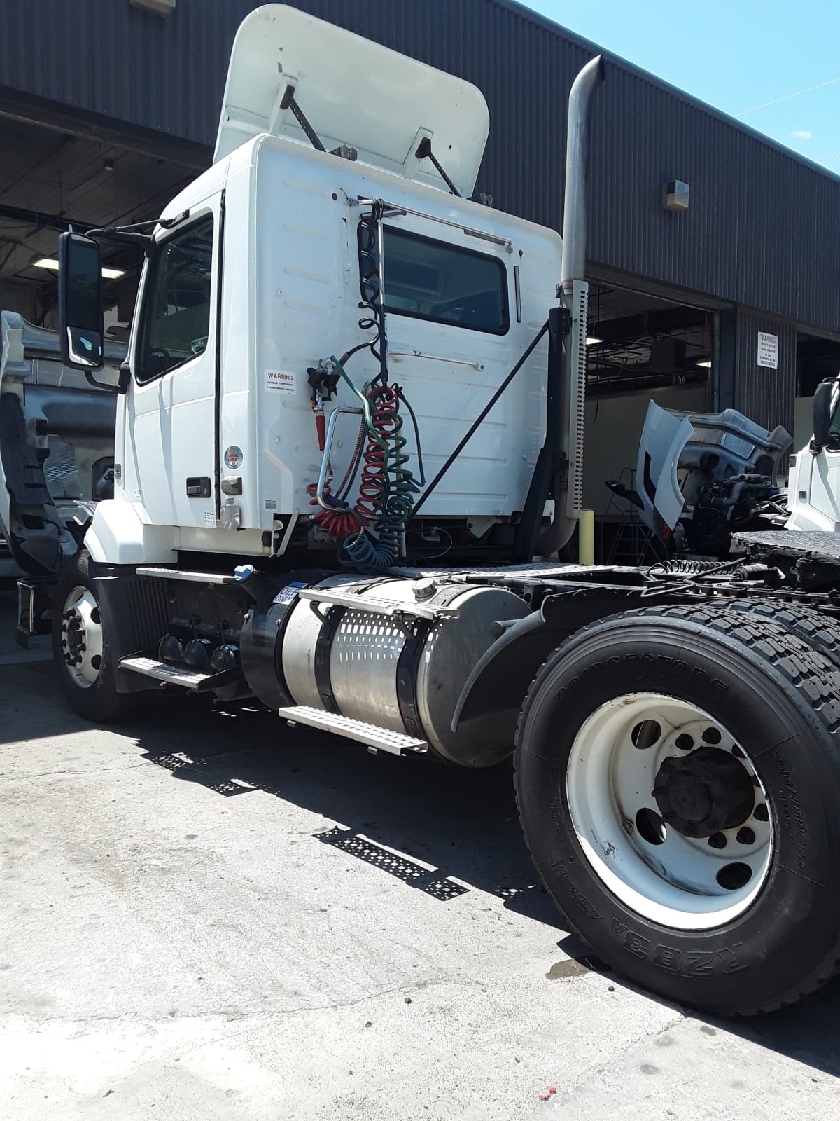 2016 Volvo VNL42TRACTOR 384161