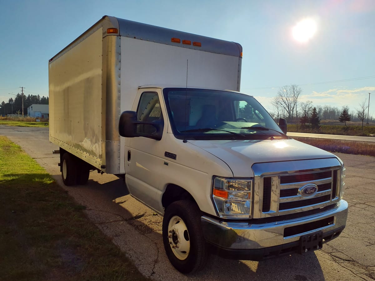2015 Ford Motor Company E450 385432