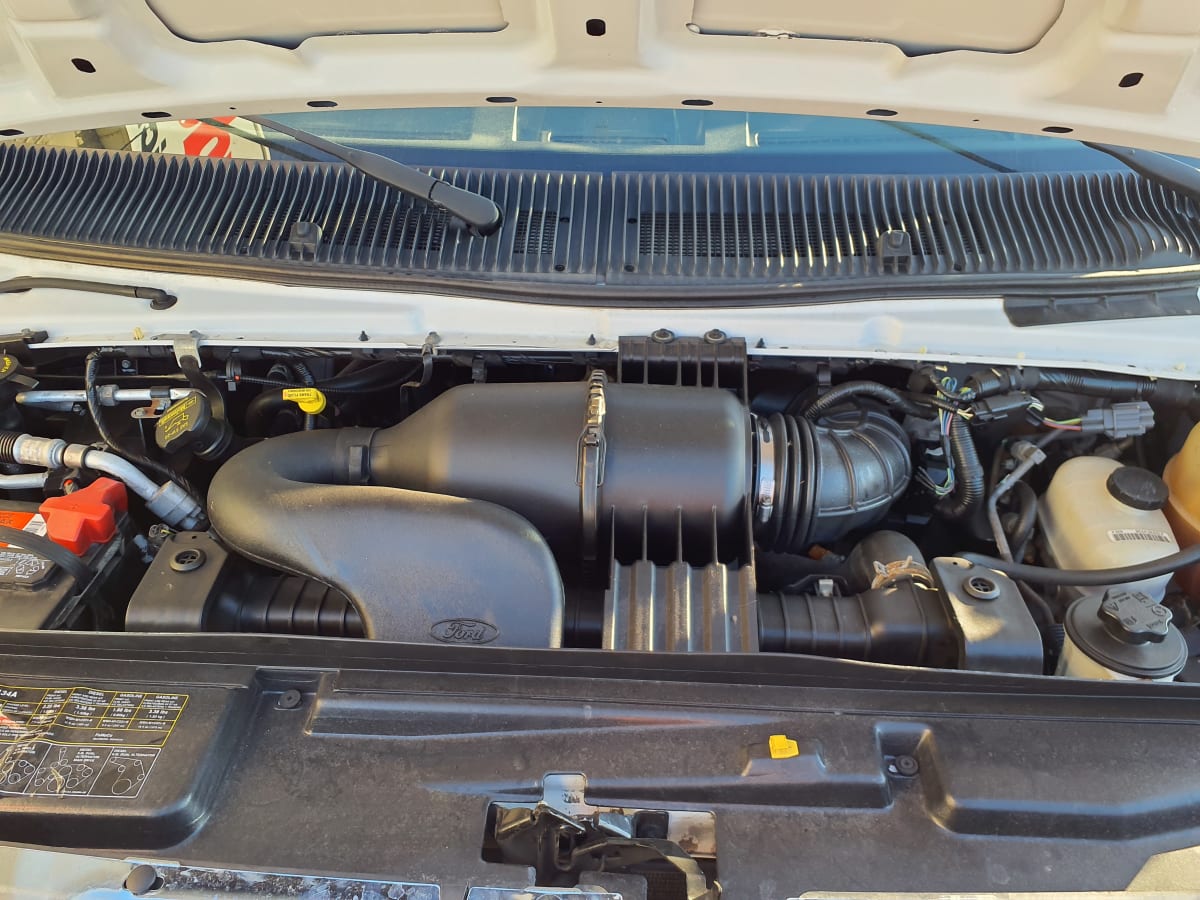 2015 Ford Motor Company E450 385432