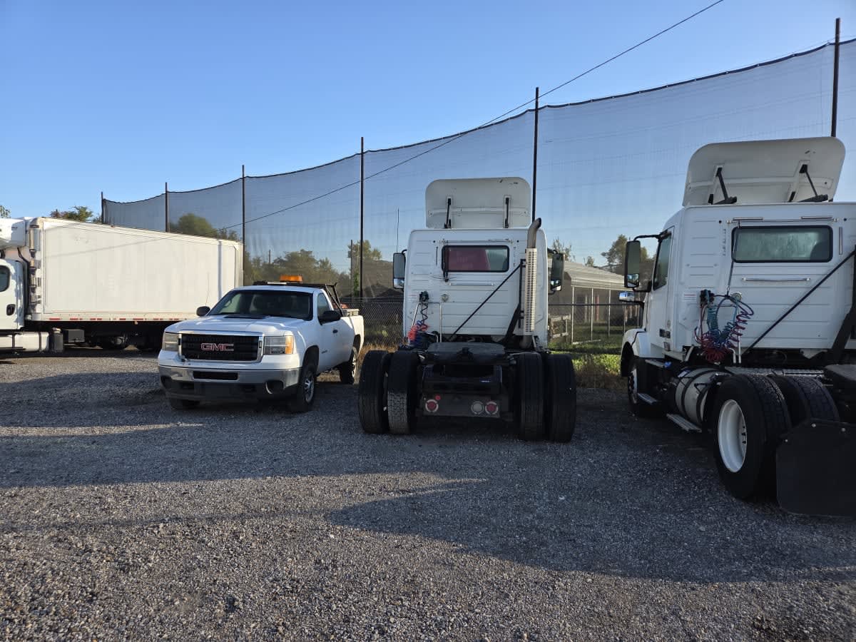 2016 Volvo - image 5