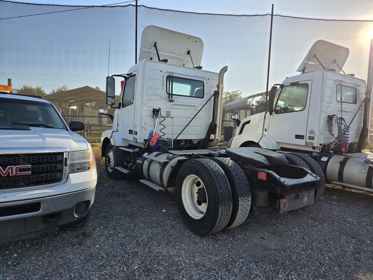 2016 Volvo - image 6