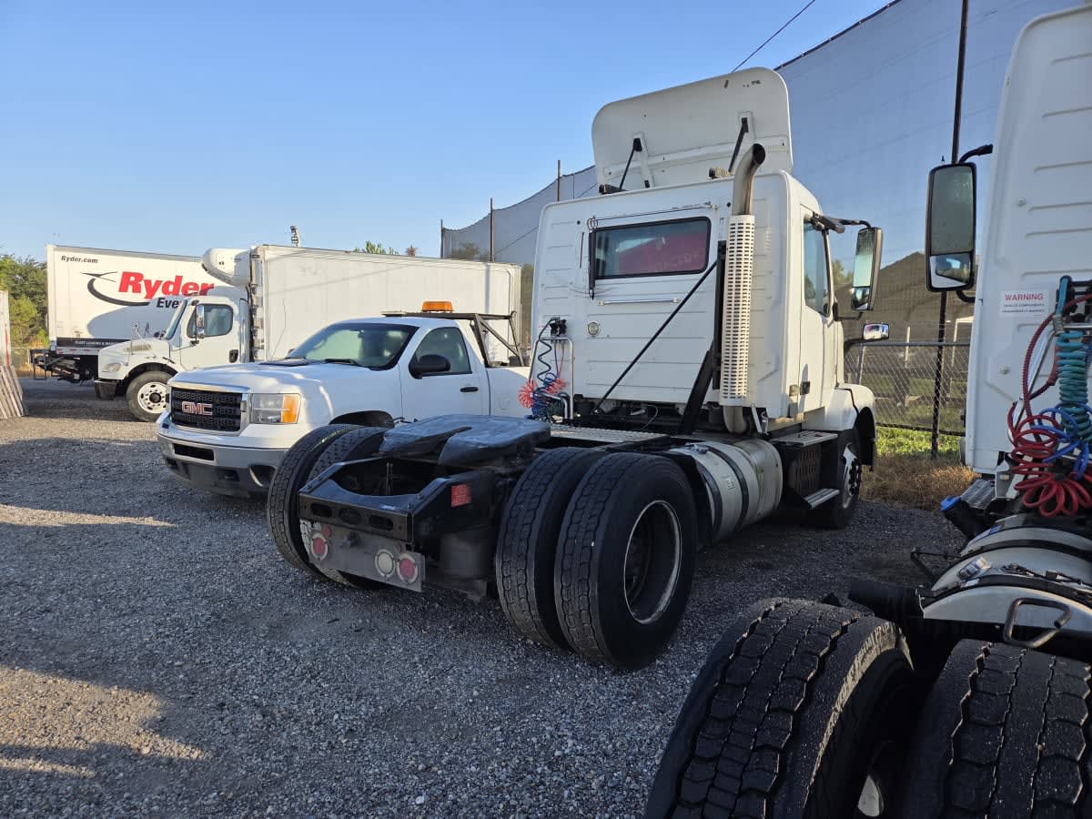 2016 Volvo - image 4