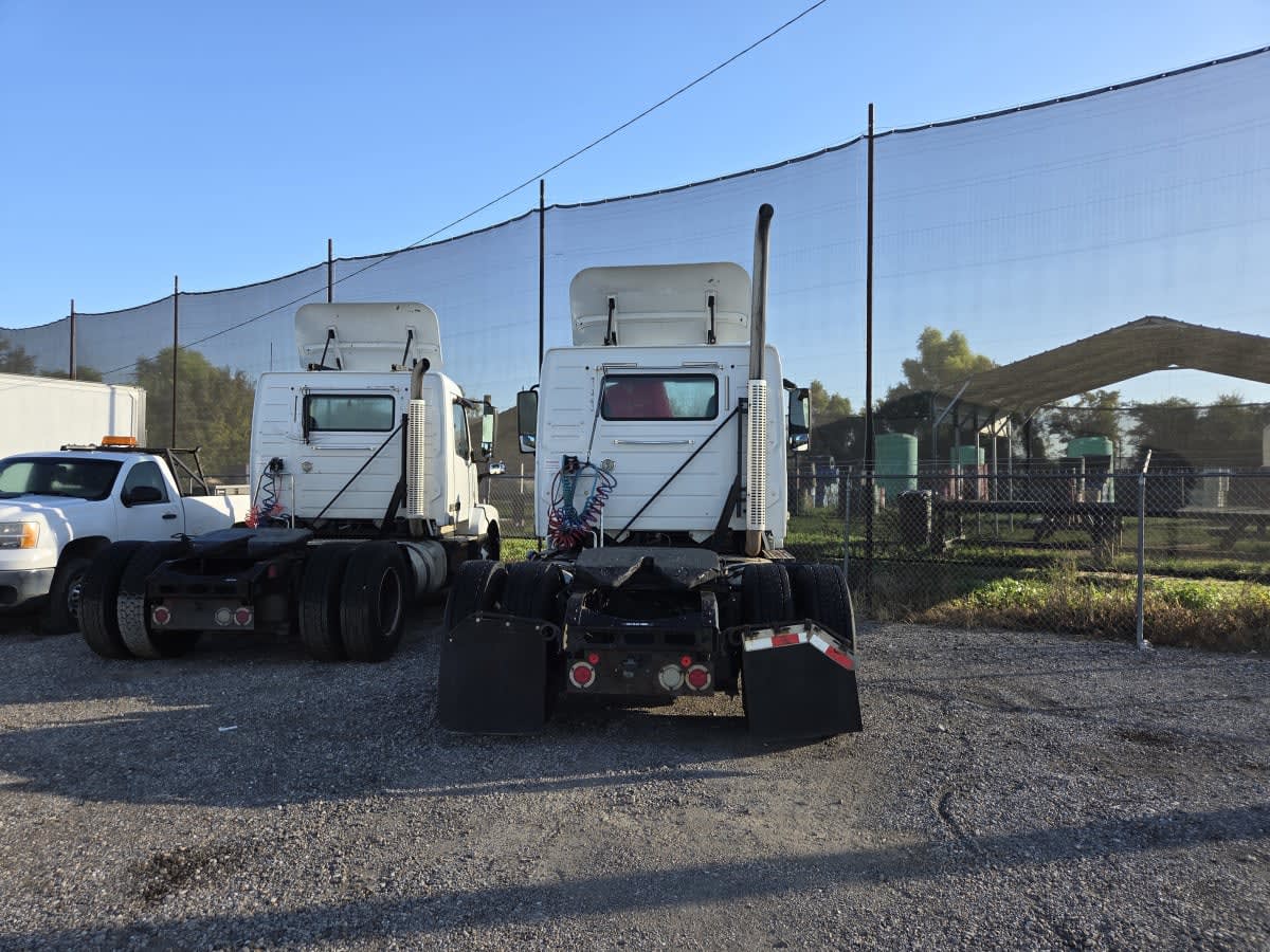 2016 Volvo - image 5