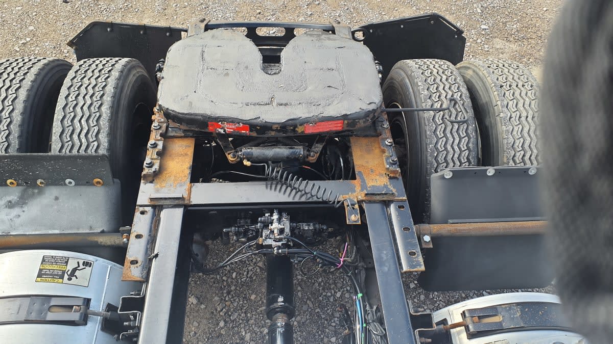 2016 Volvo - image 11