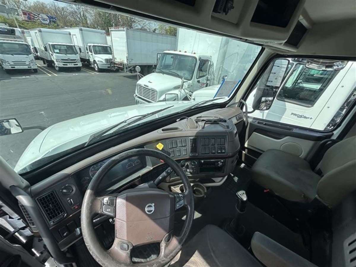 2016 Volvo VNL42TRACTOR 392109