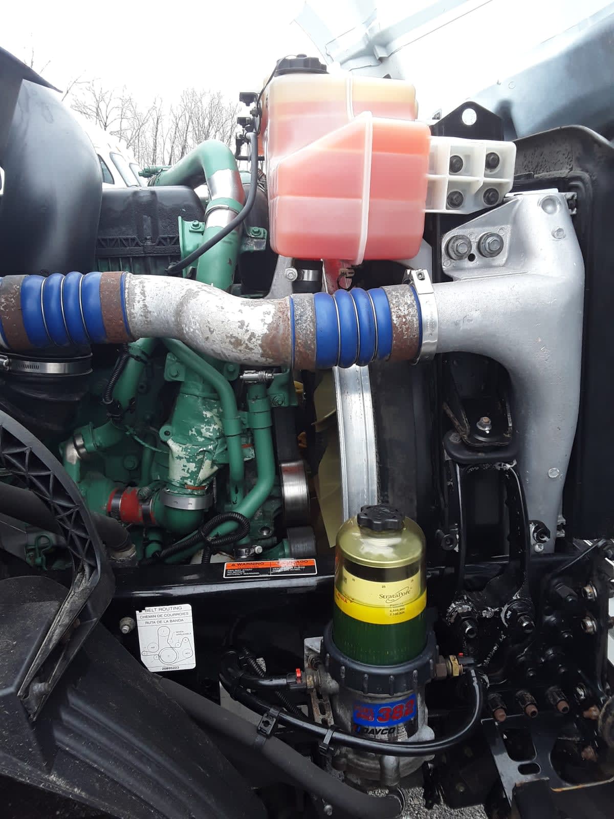 2016 Volvo - image 8