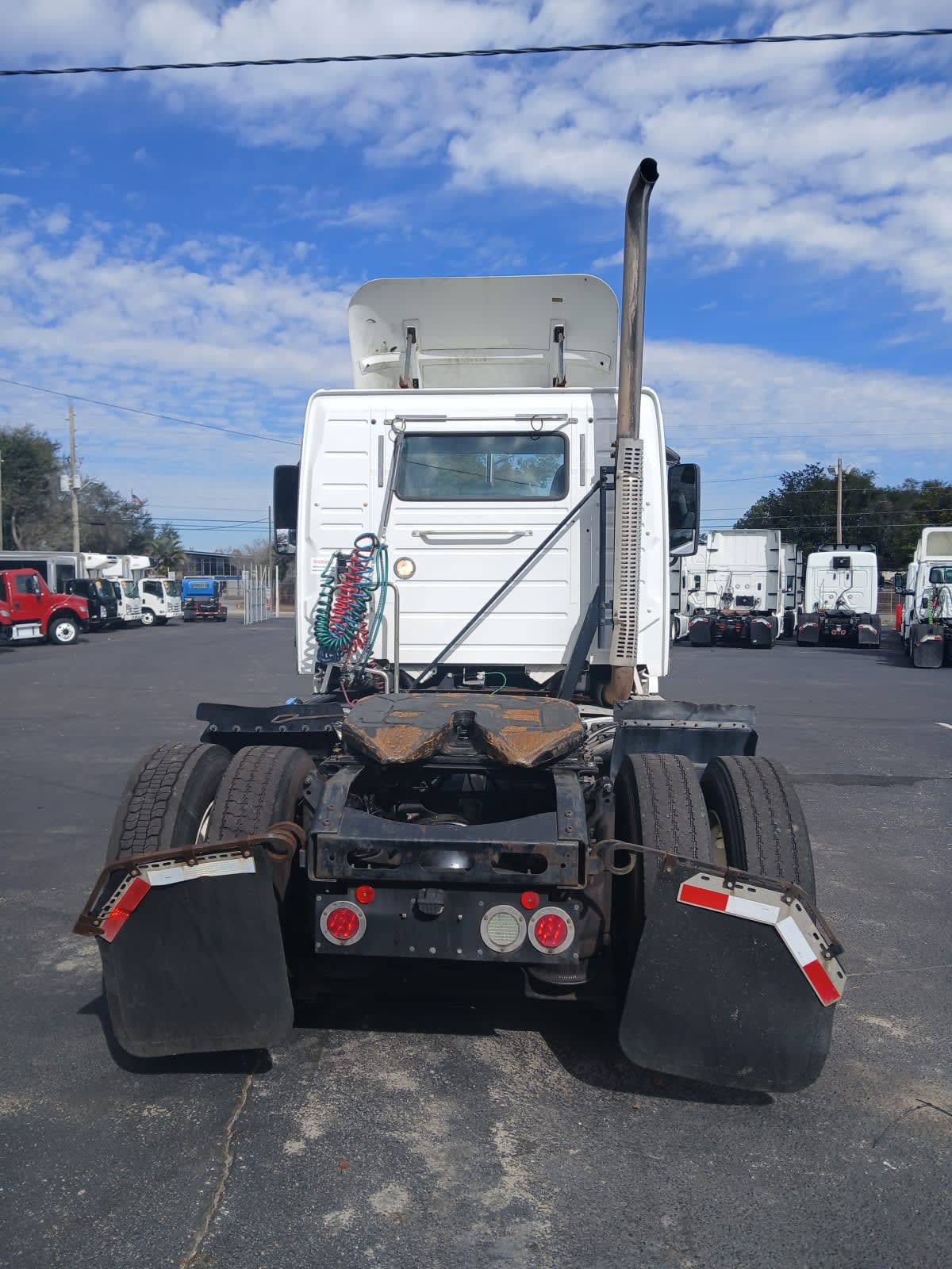 2016 Volvo - image 5