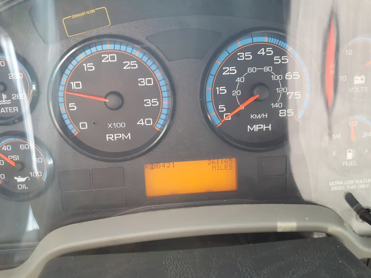2016 International 4300 - image 12