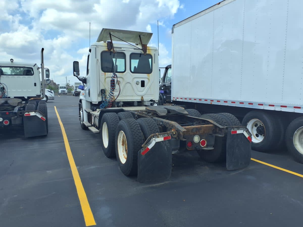 2016 Freightliner - image 4