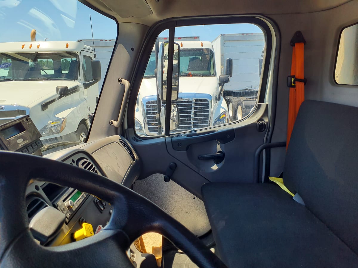 2016 Freightliner/Mercedes M2 106 398019