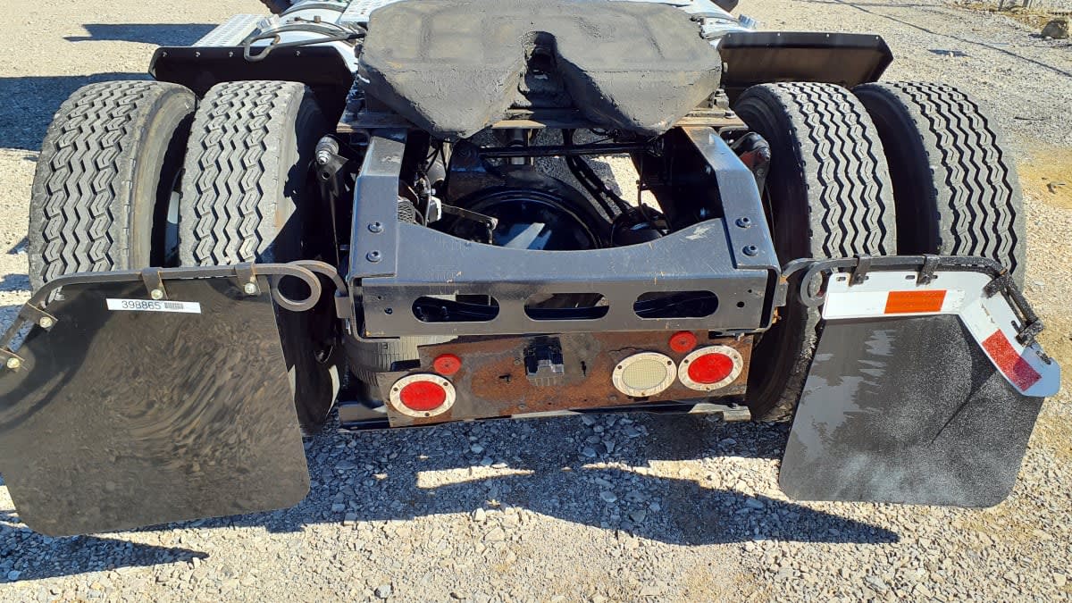 2016 Volvo - image 10