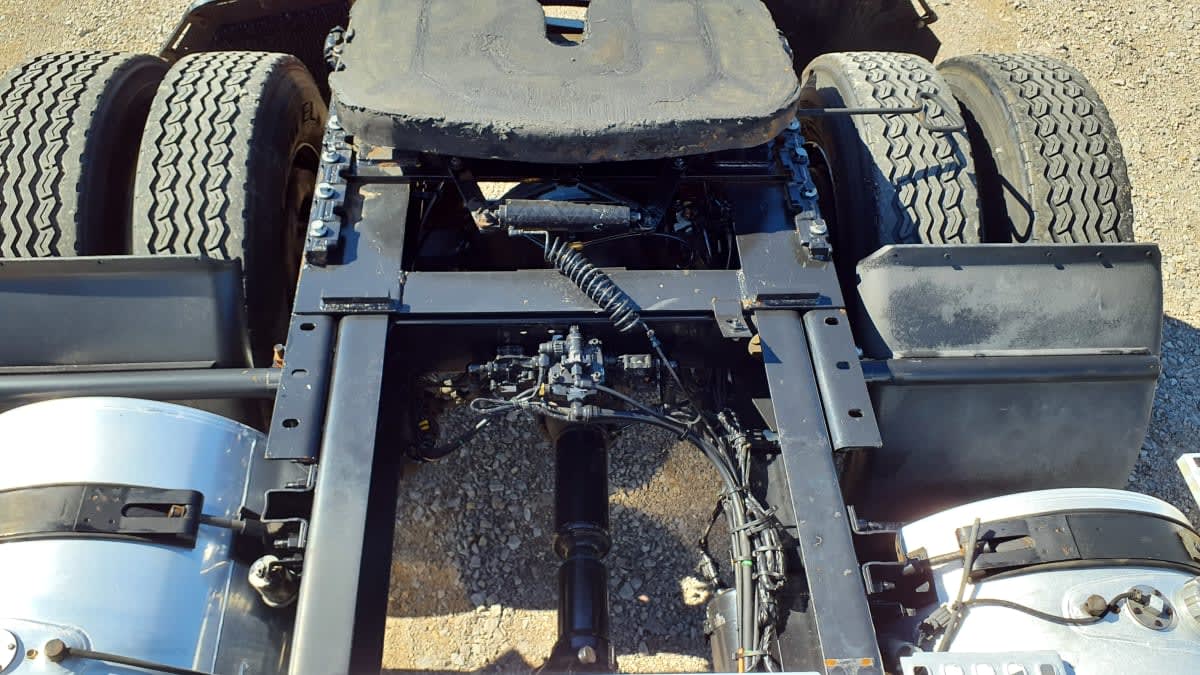 2016 Volvo - image 11