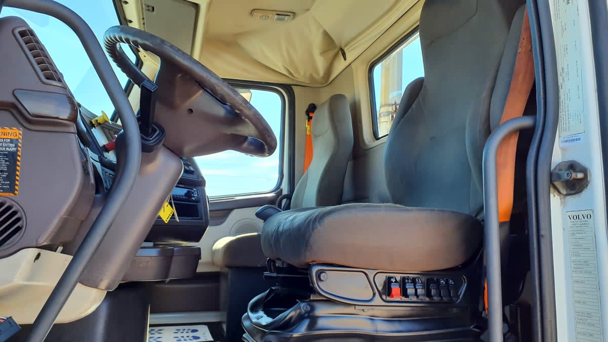 2016 Volvo - image 7