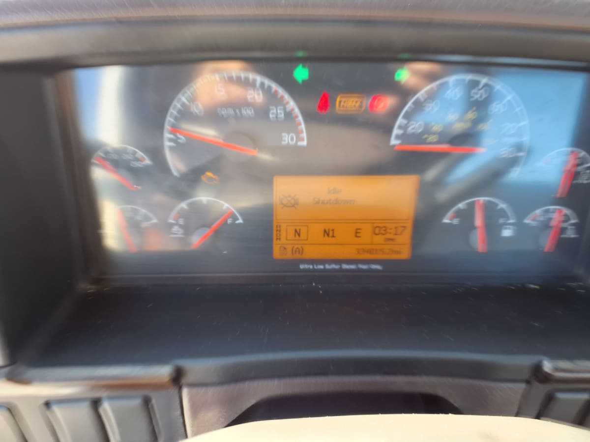 2016 Volvo - image 10