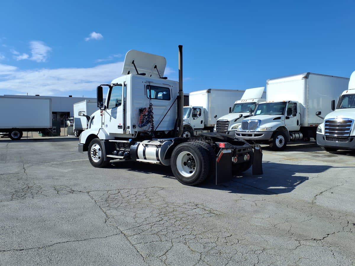 2016 Volvo - image 6