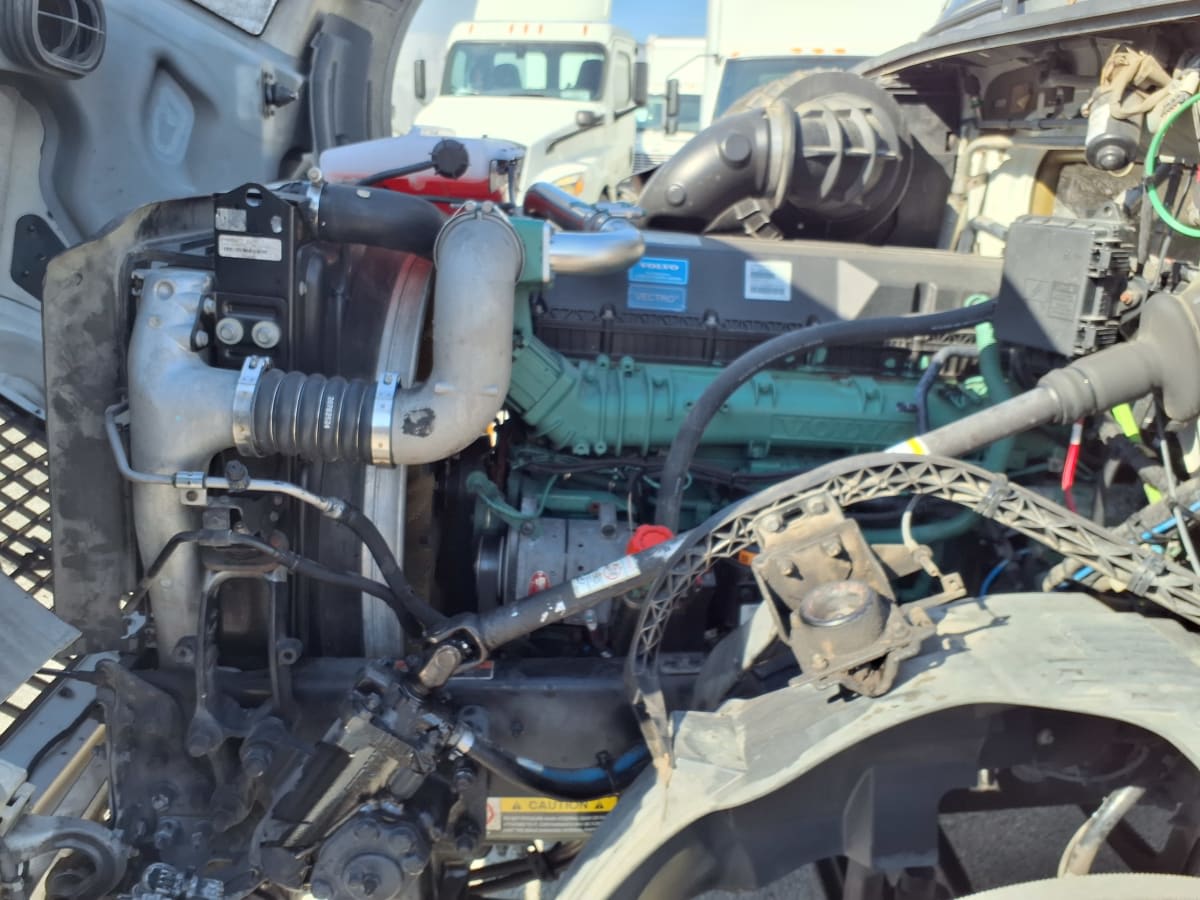 2016 Volvo - image 8