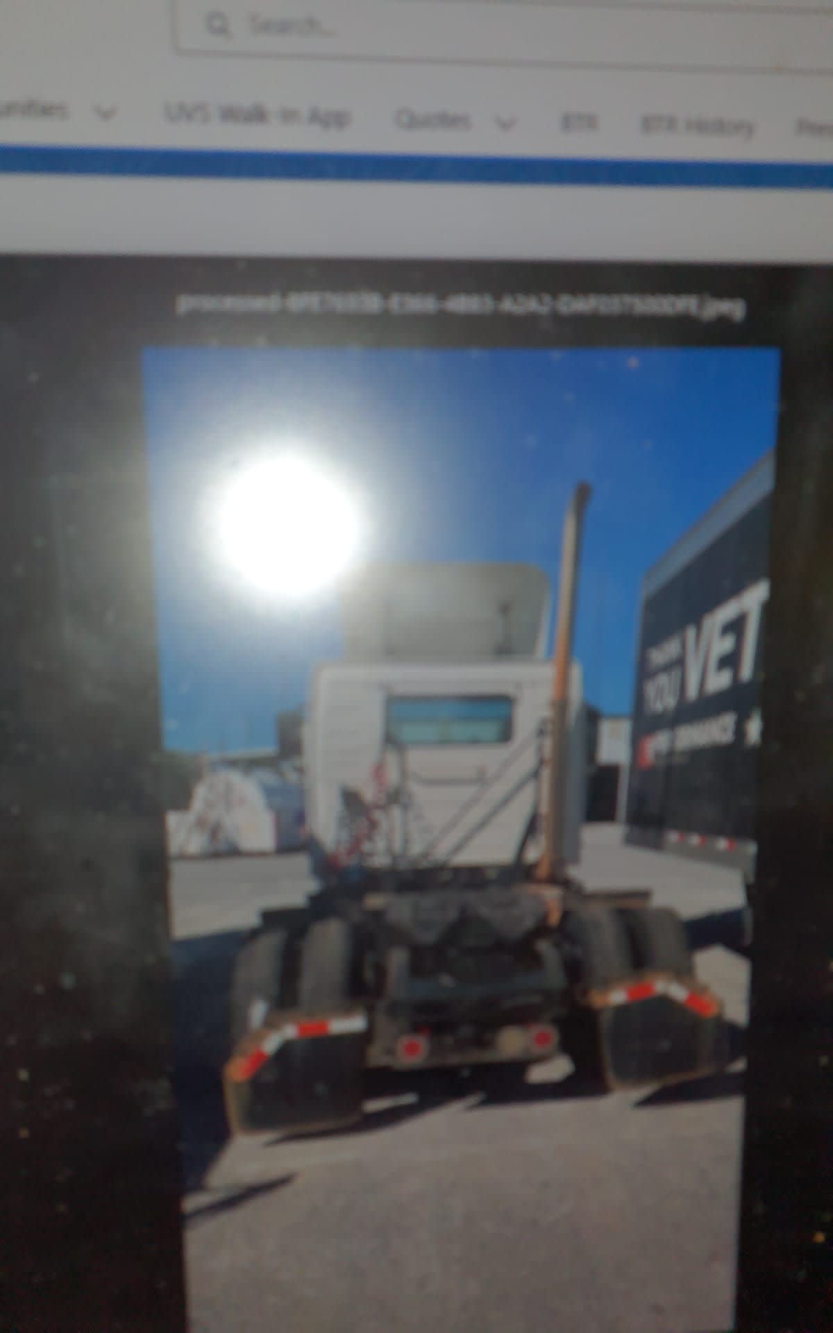 2016 Volvo - image 5