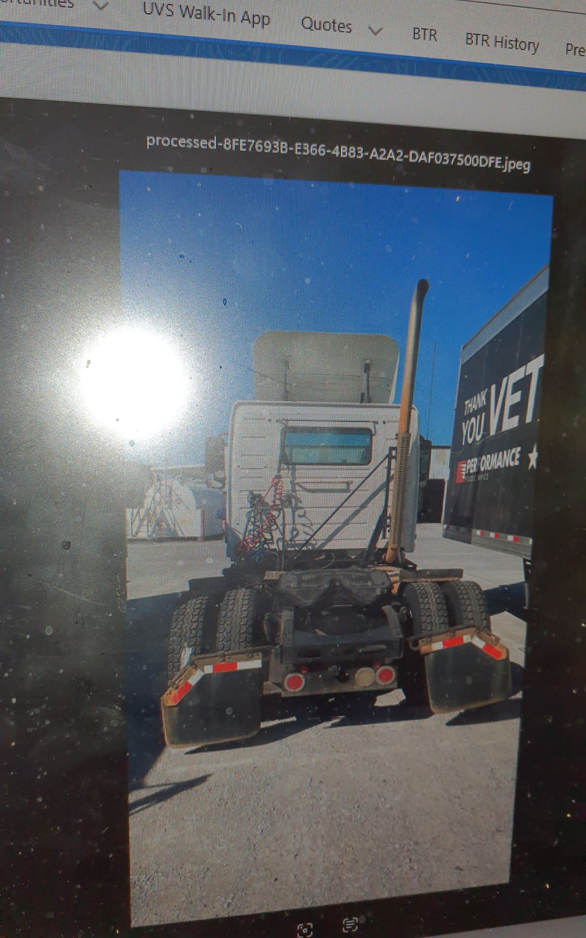 2016 Volvo - image 4