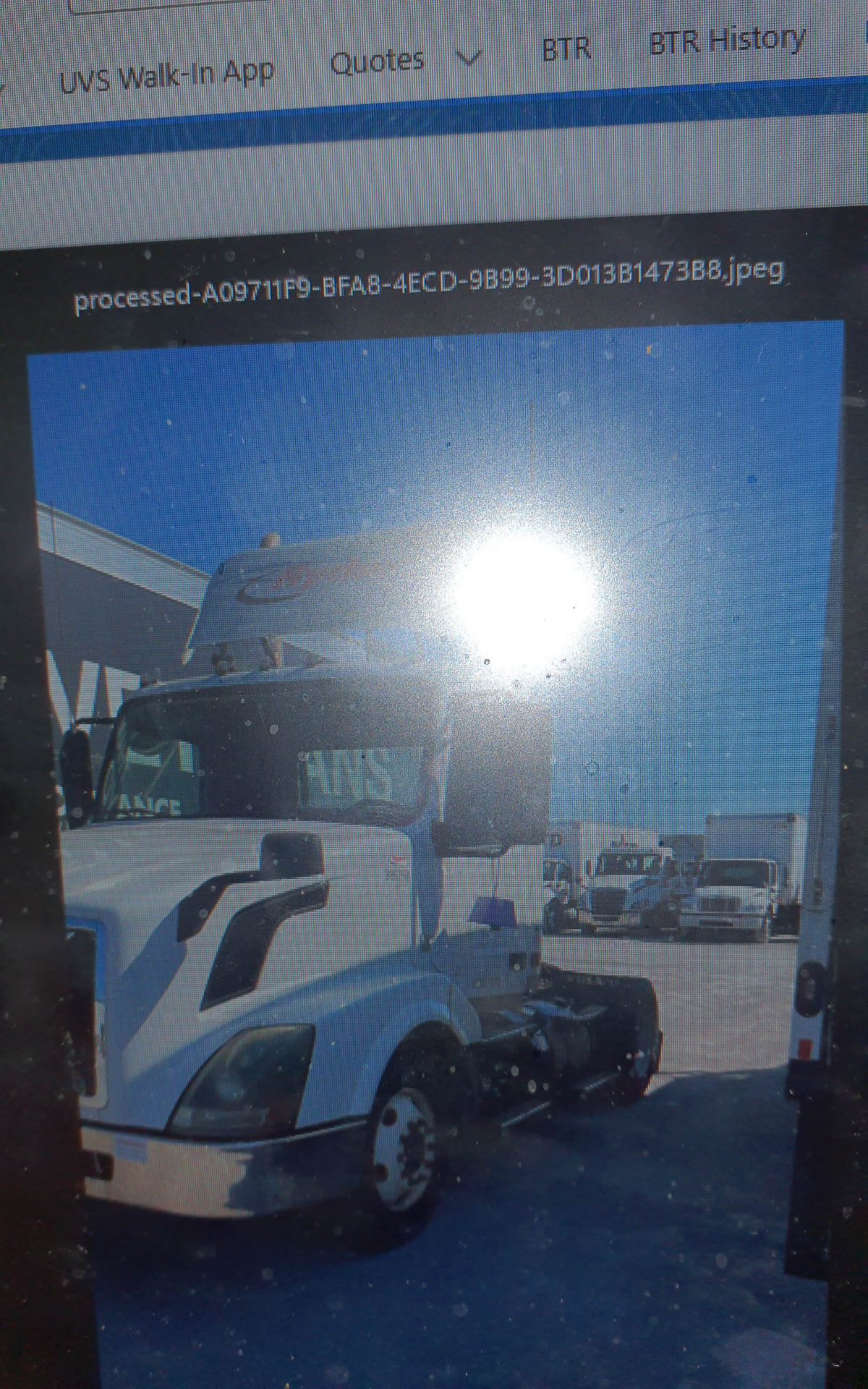 2016 Volvo - image 8