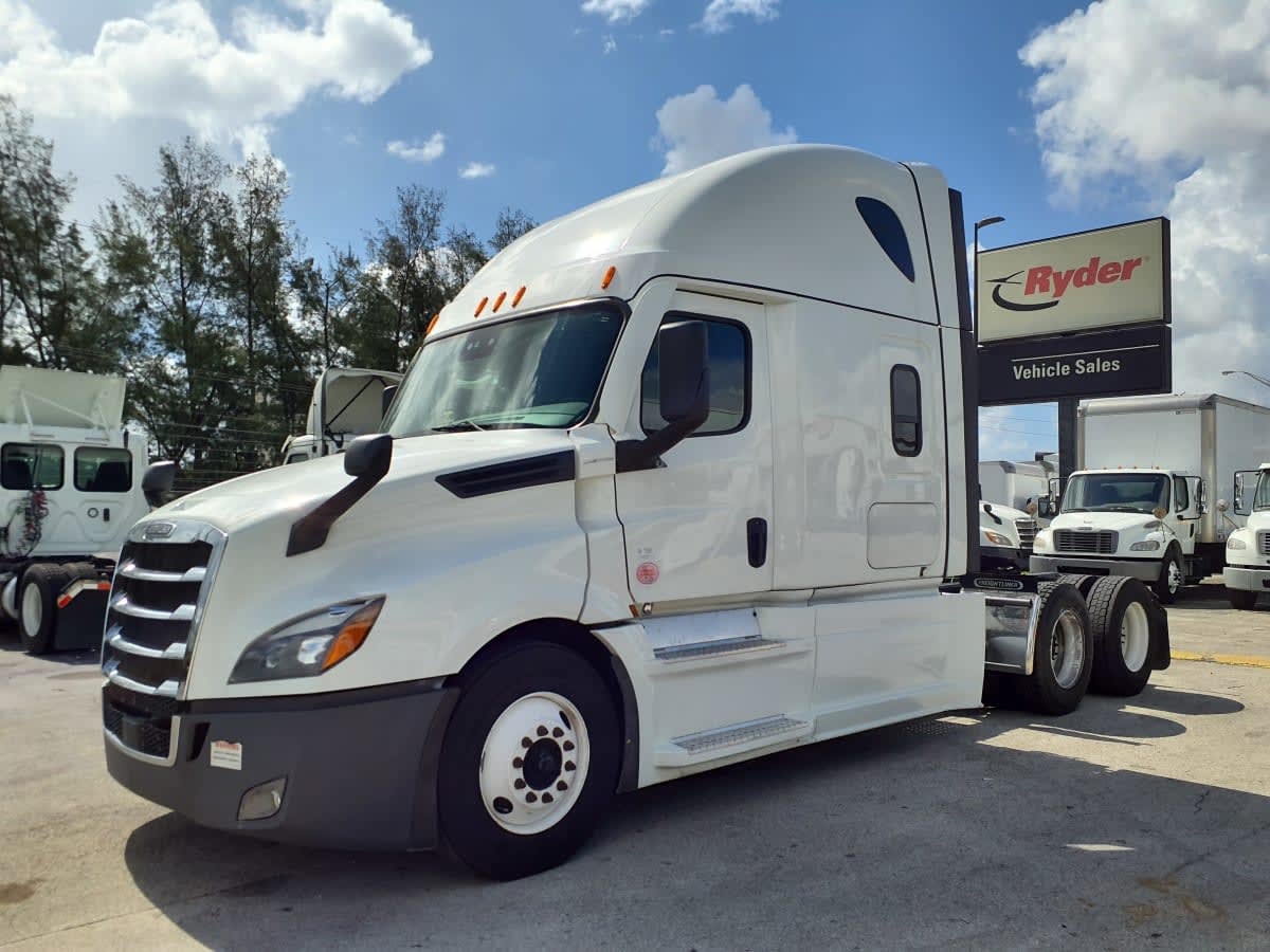 2023 Freightliner Cascadia in Miami, FL