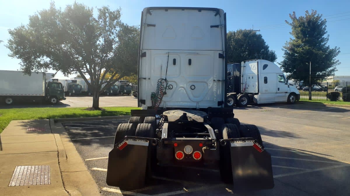 2023 Freightliner Cascadia in Bolingbrook, IL — photo 5