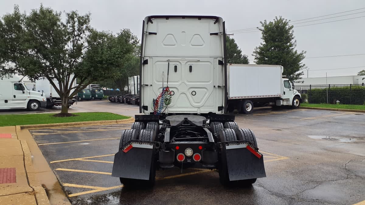 2023 Freightliner Cascadia in Bolingbrook, IL — photo 5